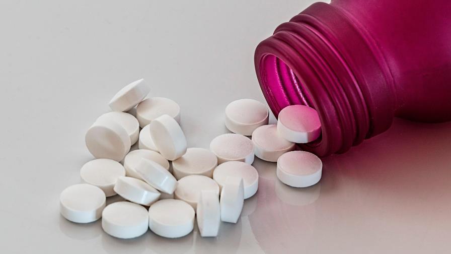 Medicamento oral de Pfizer contra COVID estaría disponible este año