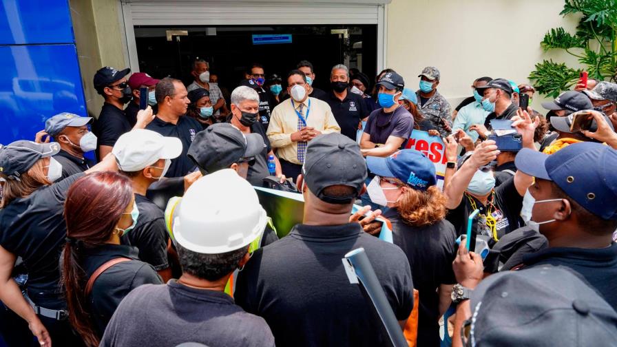 Buscan solucionar “nudo legal” impide pago a contratistas de Minerd