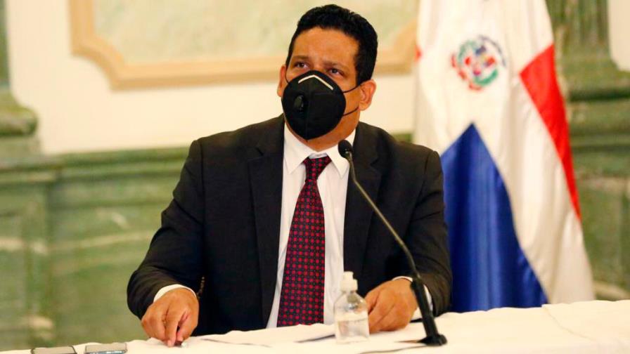 Director de Contrataciones le responde al senador Yván Lorenzo