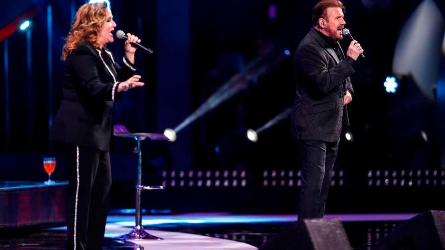 Pimpinela se enfrenta a la infidelidad de un payaso en su nuevo videoclip