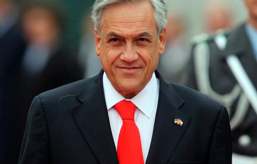 Piñera firma proyecto que fija un ingreso mínimo de 475 dólares en Chile