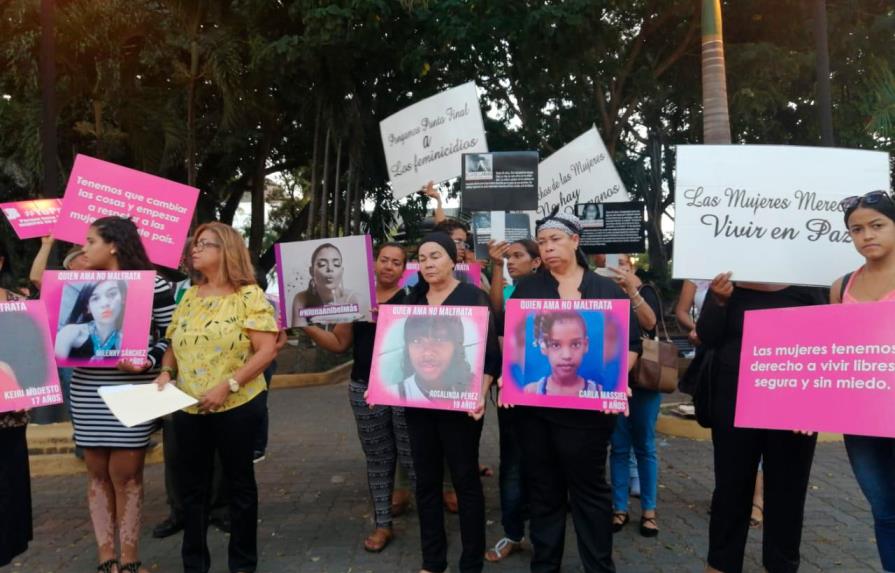 Realizan piquete contra la violencia de género en Santiago