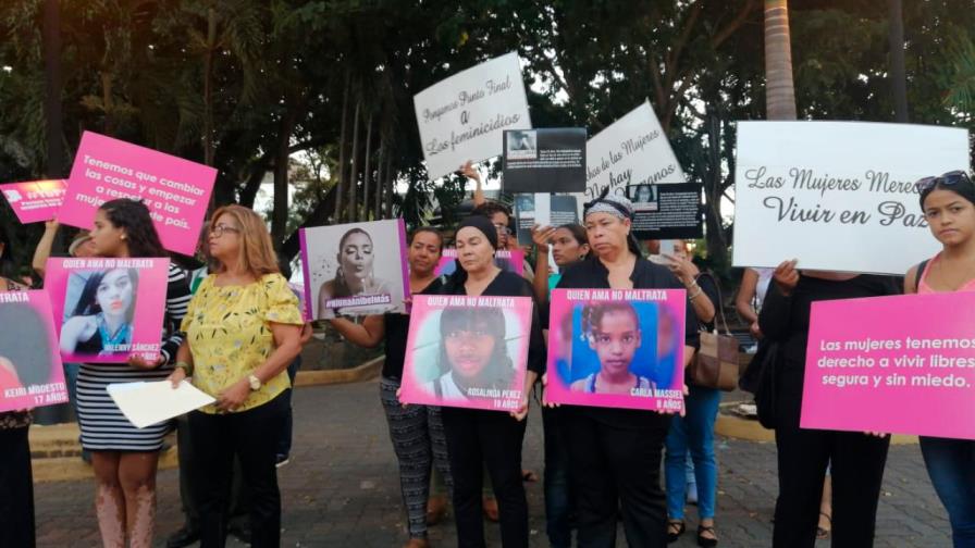 Realizan piquete contra la violencia de género en Santiago