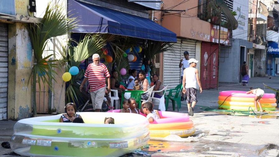 Prohíben instalación improvisada de piscinas en calles de Santo Domingo Este en Semana Santa Prohíben instalación improvisada de piscinas en calles de Santo Domingo Este en Semana Santa