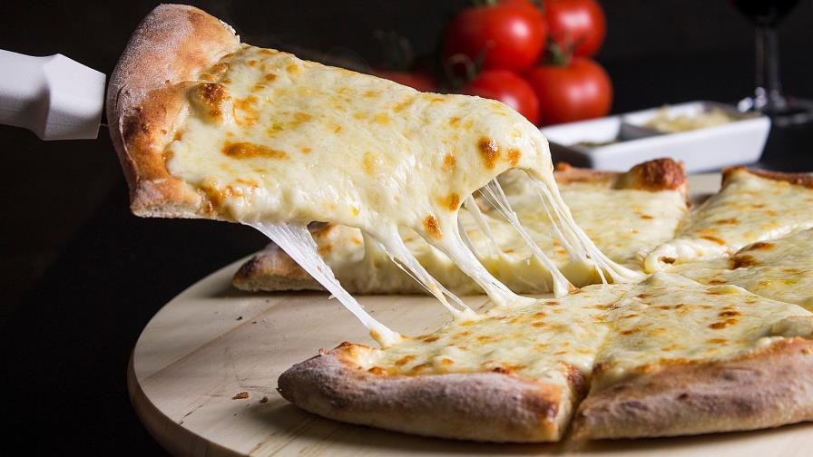 Hombre se defiende de asalto con una pizza