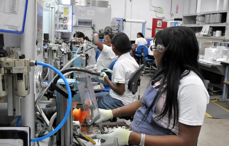 Dominicana baja en índice sobre oportunidades económicas de las mujeres