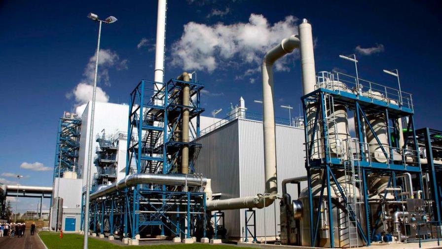Gobierno abre licitación pública internacional para dos plantas de gas