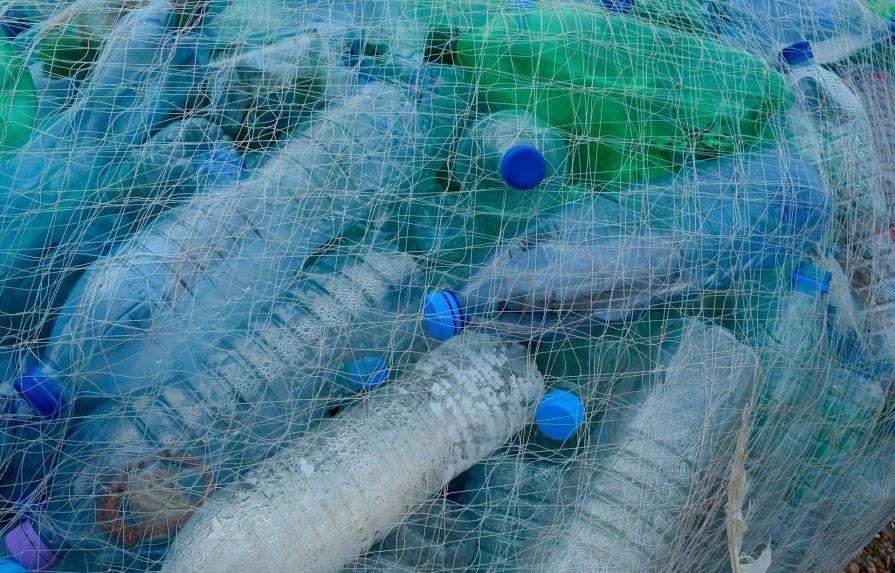 Reciclar plásticos del océano en productos 3D útiles para industrias marinas