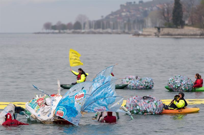India quiere dejar de usar plásticos desechables en tres años