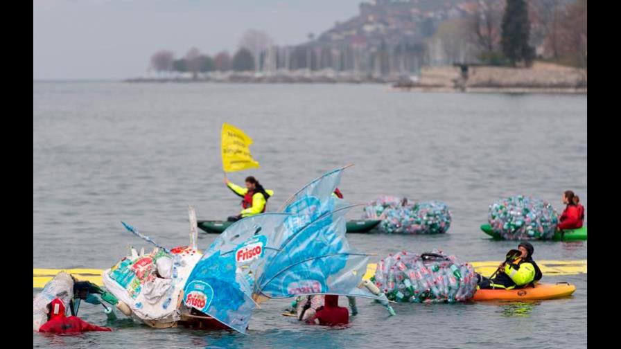 Attenborough dice que el mundo está “cambiando” sobre el uso del plástico Attenborough dice que el mundo está “cambiando” sobre el uso del plástico