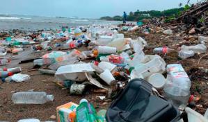 Buscan prevenir que residuos plásticos lleguen a playas de Puerto Plata