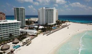 El t&iacute;mido y cauteloso regreso del turismo a Canc&uacute;n
