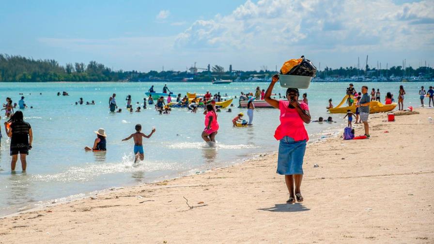 Defensa Civil cierra todas las playas y balnearios del país