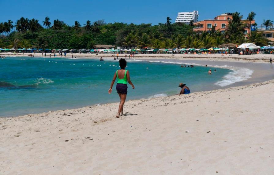 Defensa Civil aclara playas permanecerán abiertas durante estado de emergencia