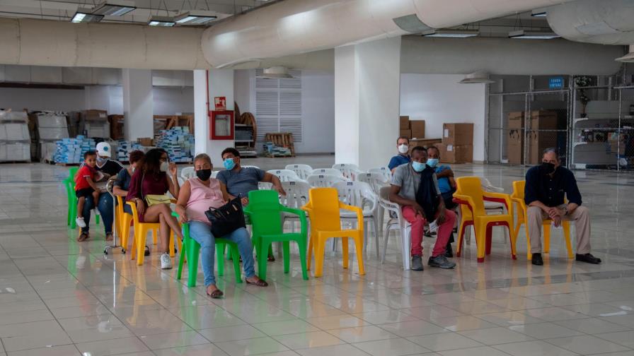 Cerca de 400 mil personas tienen la tercera dosis de vacuna contra el COVID-19 en República Dominicana