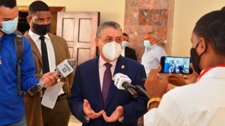 Vocero de los diputados del PLD cuestiona solicitud de adenda en contrato con Pfizer 