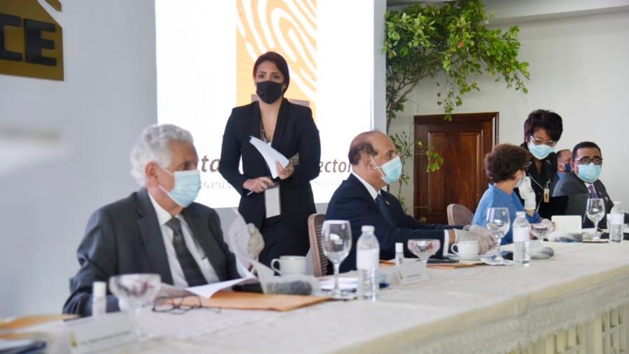 Pleno de la JCE y partidos inician reunión para tratar el voto en el exterior Pleno de la JCE y partidos inician reunión para tratar el voto en el exterior