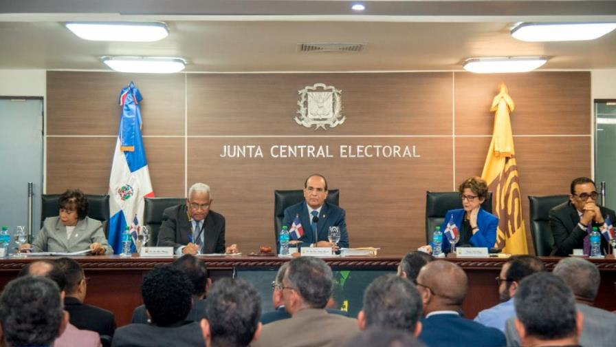 Partidos bajan acusaciones y acuerdan trabajar con la JCE en organización de elecciones Partidos bajan acusaciones y acuerdan trabajar con la JCE en organización de elecciones