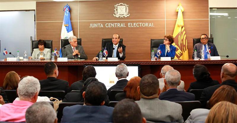 Pleno JCE debatirá el lunes con partidos situación del voto en el exterior