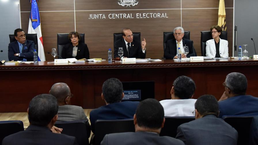 Pleno JCE otorga plazo de 15 días para retirar propaganda electoral en espacios públicos 
