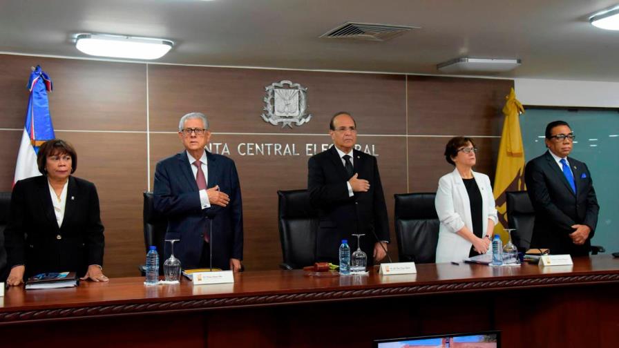 Pleno JCE aprueba resolución de admisión de candidaturas para el nivel presidencial 