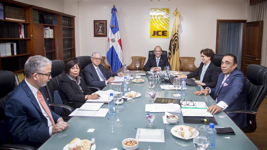 JCE dispone que convenciones de partidos serán entre 10 y 27 de octubre