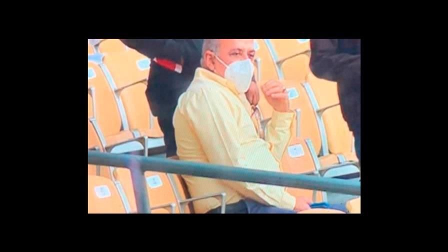 Ministro de Salud Pública explica su presencia en el juego de Águilas y Gigantes