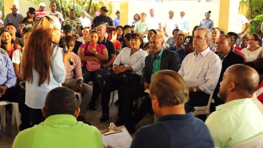 Abinader denuncia el despilfarro de dinero público en gastos de burocracia del Gobierno