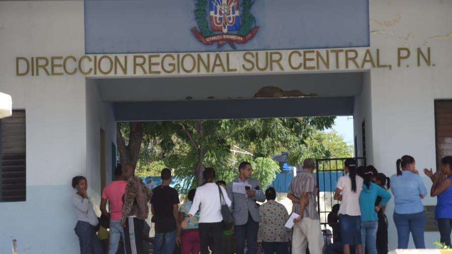 La Policía realiza minuciosa inspección de la escena del crimen del coronel