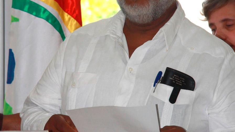 El poeta Alexis Gómez Rosa sufre derrame cerebral