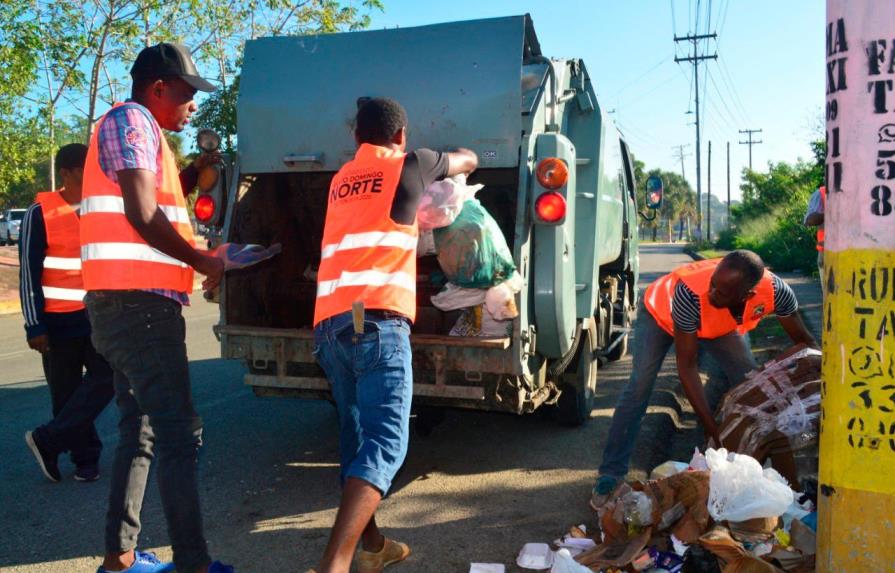 Ante el cúmulo de basura, alcalde dispone operativo en Santo Domingo Norte