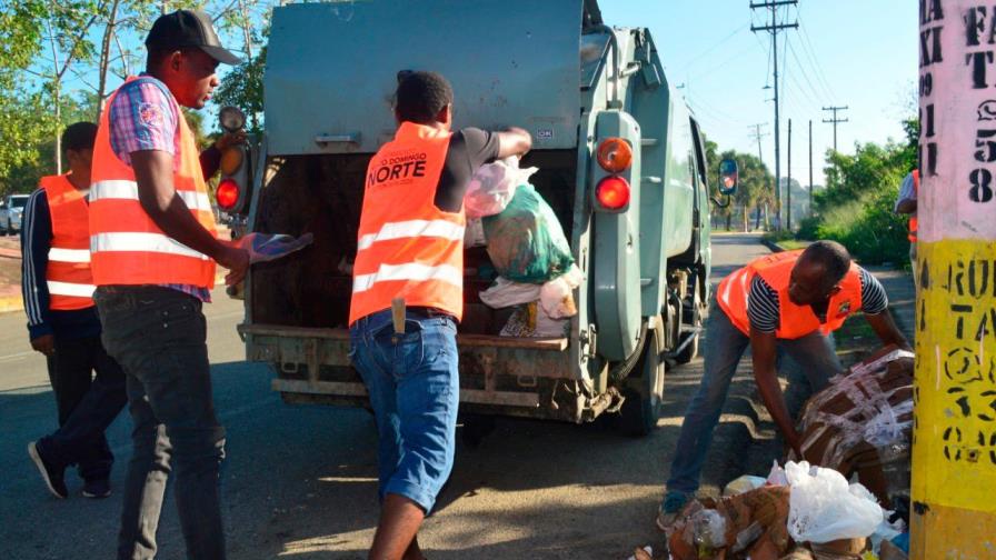 Ante el cúmulo de basura, alcalde dispone operativo en Santo Domingo Norte Ante el cúmulo de basura, alcalde dispone operativo en Santo Domingo Norte