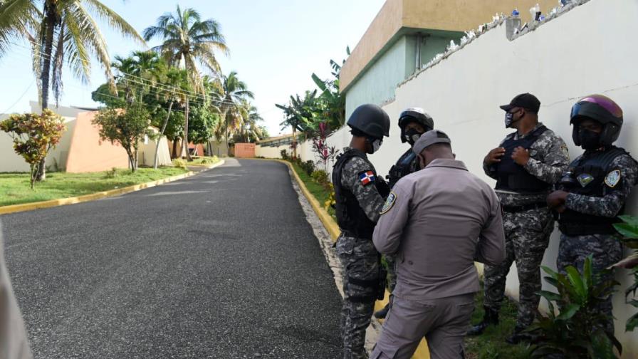 Policía dice joven ultimado junto a asesino de familia “lo encubría” Policía dice joven ultimado junto a asesino de familia “lo encubría”