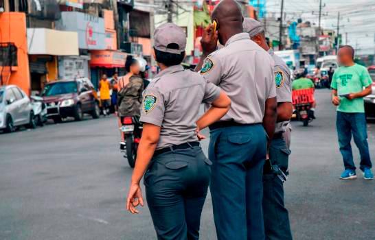Policía Nacional garantiza seguridad de compradores durante Black Friday 