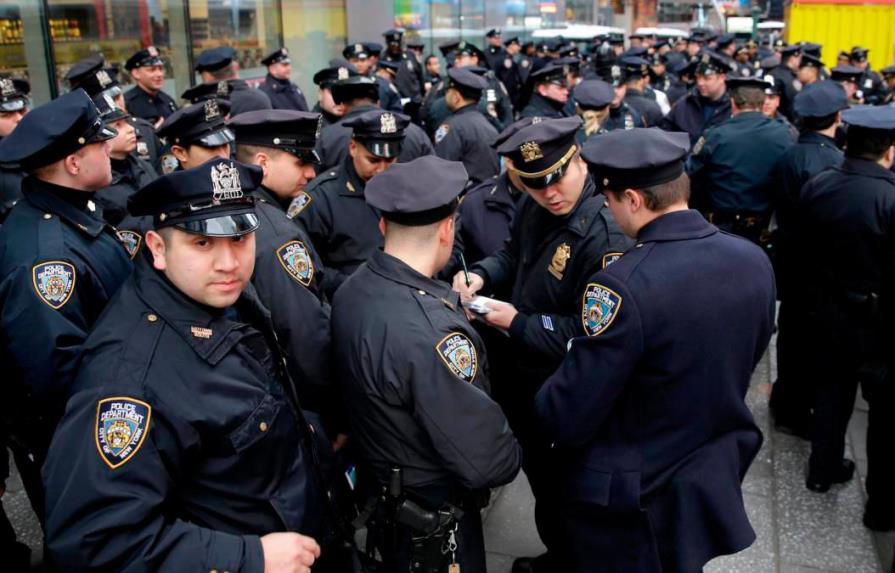 Sindicato de policías de Nueva York amenaza con demanda si se exige vacuna
