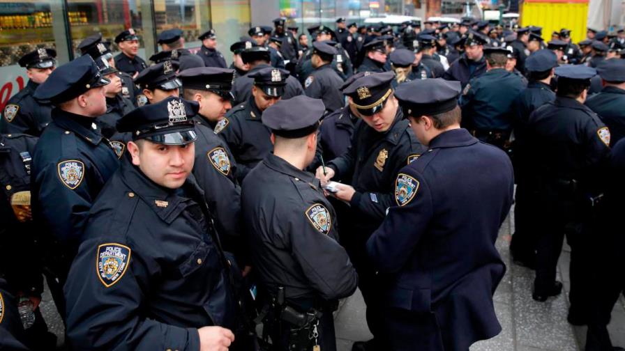 Sindicato de policías de Nueva York amenaza con demanda si se exige vacuna