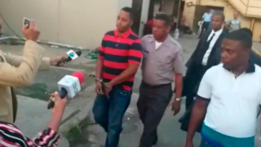 Aplazan conocimiento de medidas de coerción a policía que mató Venezolana