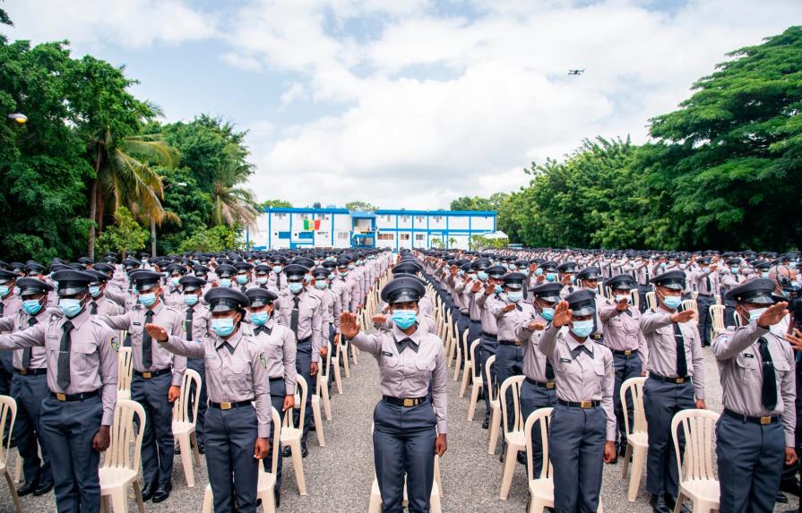 Policía gradúa 927 nuevos agentes de esa institución en San Cristóbal