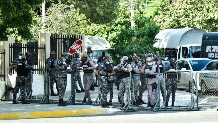 El Congreso Nacional amanece militarizado ante posible protesta en demanda de los fondos de las AFP