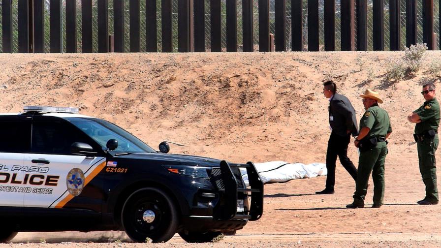 Un migrante mexicano muere al intentar escalar la valla fronteriza en Texas