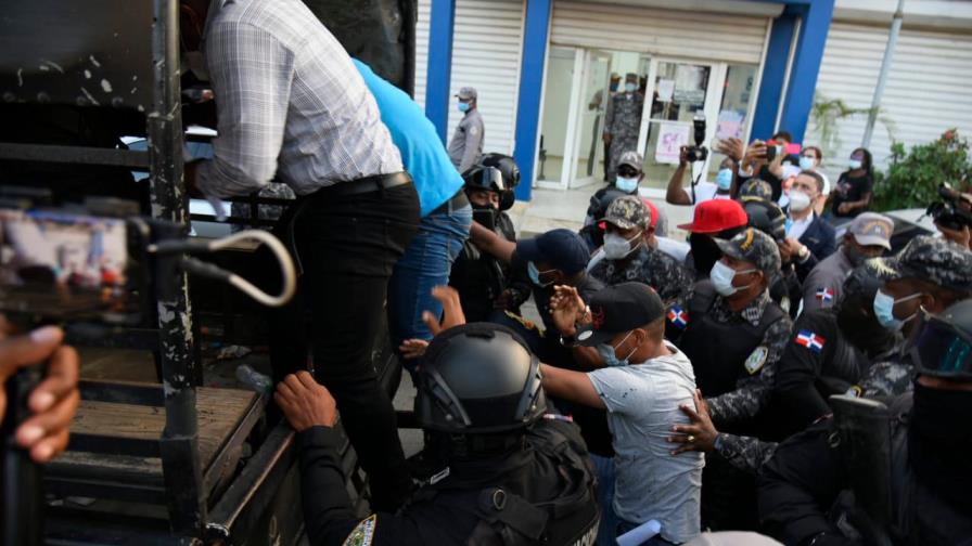 Conocen hoy medidas de coerción a policías que mataron pareja en Villa Altagracia Conocen hoy medidas de coerción a policías que mataron pareja en Villa Altagracia