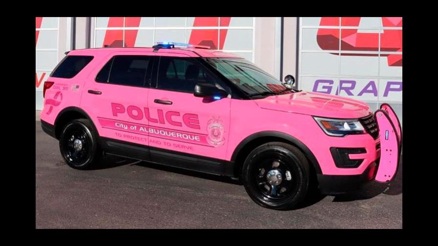Patrulla policial rosada por el cáncer de seno Patrulla policial rosada por el cáncer de seno