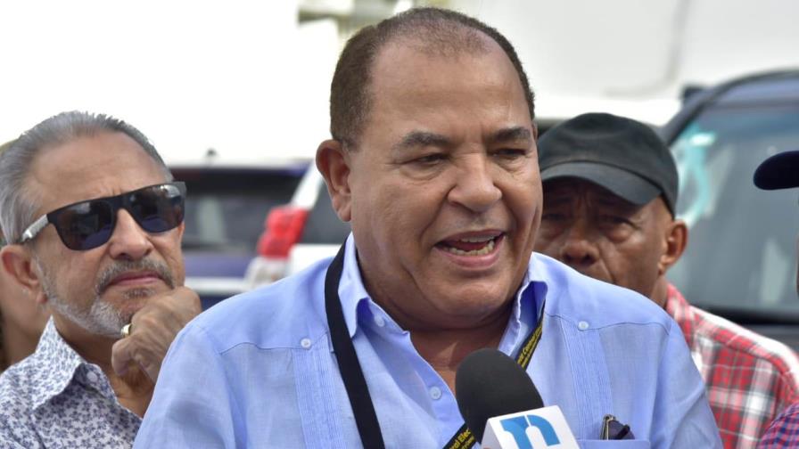 Hipólito Mejía espera resultados de primaria en su residencia Hipólito Mejía espera resultados de primaria en su residencia