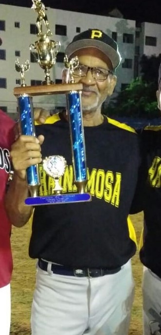 Sergio La Hoz Román, se reconocido por los Amigos de Longo.