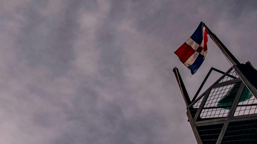 El polvo del Sahara ya llegó al país y con mayor concentración de “micrones”
El martes y el miércoles tendrá la mayor incidencia sobre todo el territorio nacional El polvo del Sahara ya llegó al país y con mayor concentración de “micrones”
El martes y el miércoles tendrá la mayor incidencia sobre todo el territorio nacional