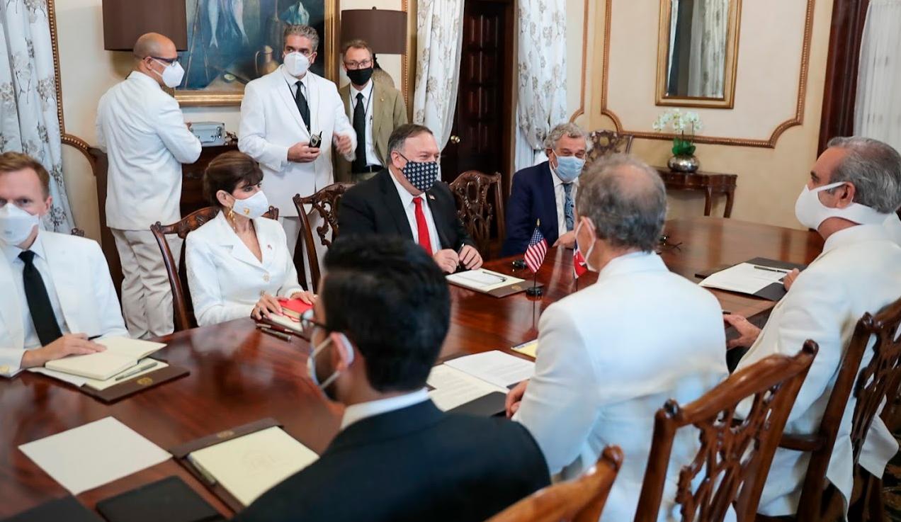 La reunión se ejecutó en el Palacio Nacional. 