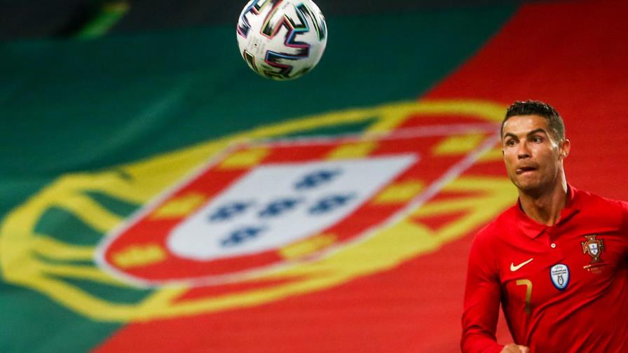 La Eurocopa-2020: un trofeo de plata para un once en letras doradas