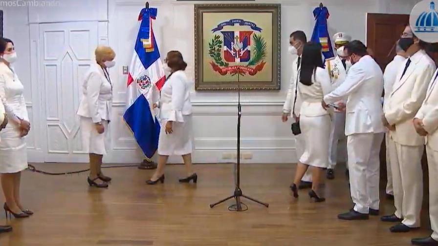 Ceremonia de entrega de la banda presidencial por parte de Danilo Medina