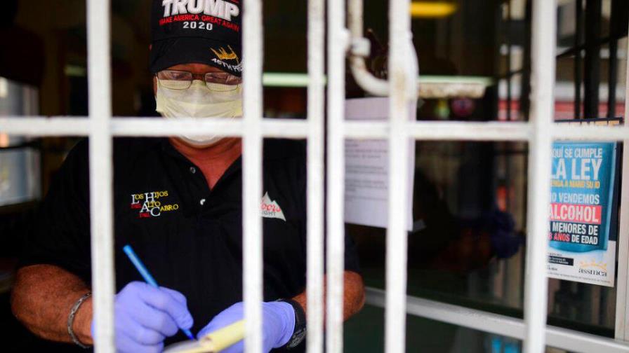 Puerto Rico descubre reserva de mascarillas y guantes en hospital cerrado en 2017