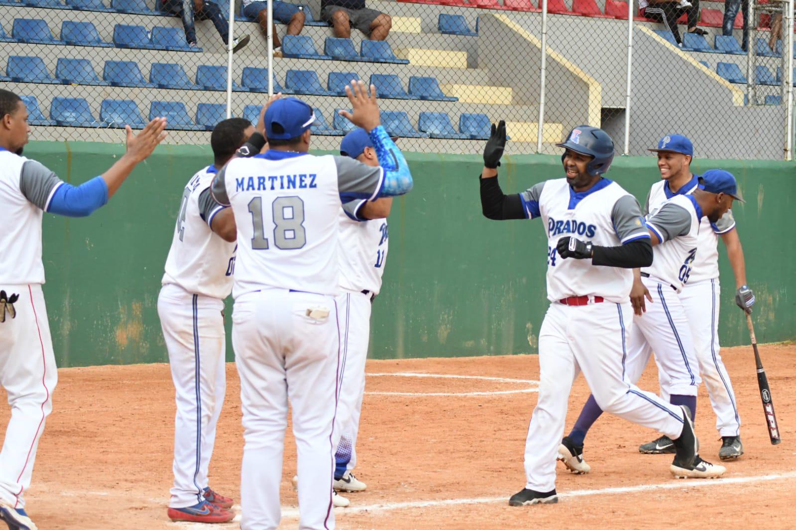 Los Prados del Cachón, de Asoprosado, está en la final del torneo III Festival de Equipos del Gran Santo Domingo. (Prensa Asadina/Martín Avila María)